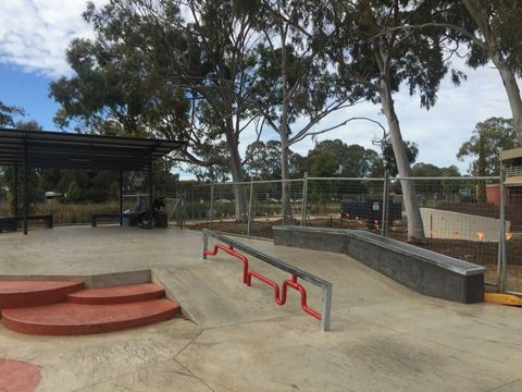 Oaklands Skatepark photo 2