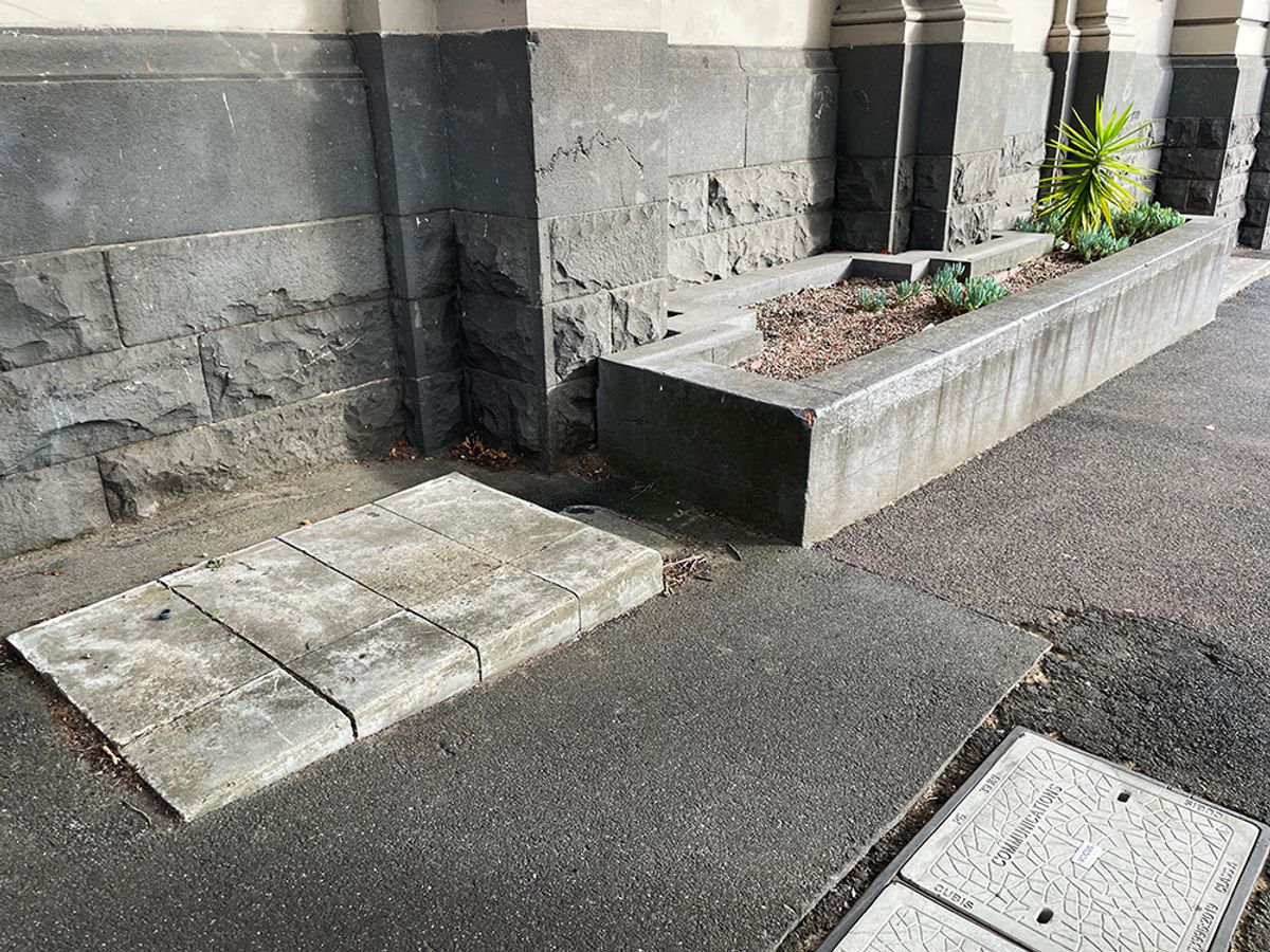 Old GPO Ledge skate spot