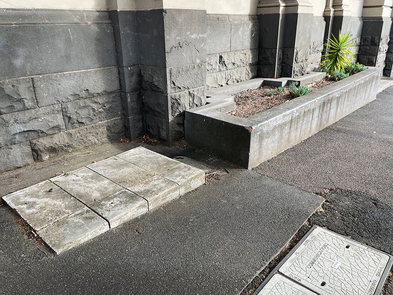 Old GPO Ledge 