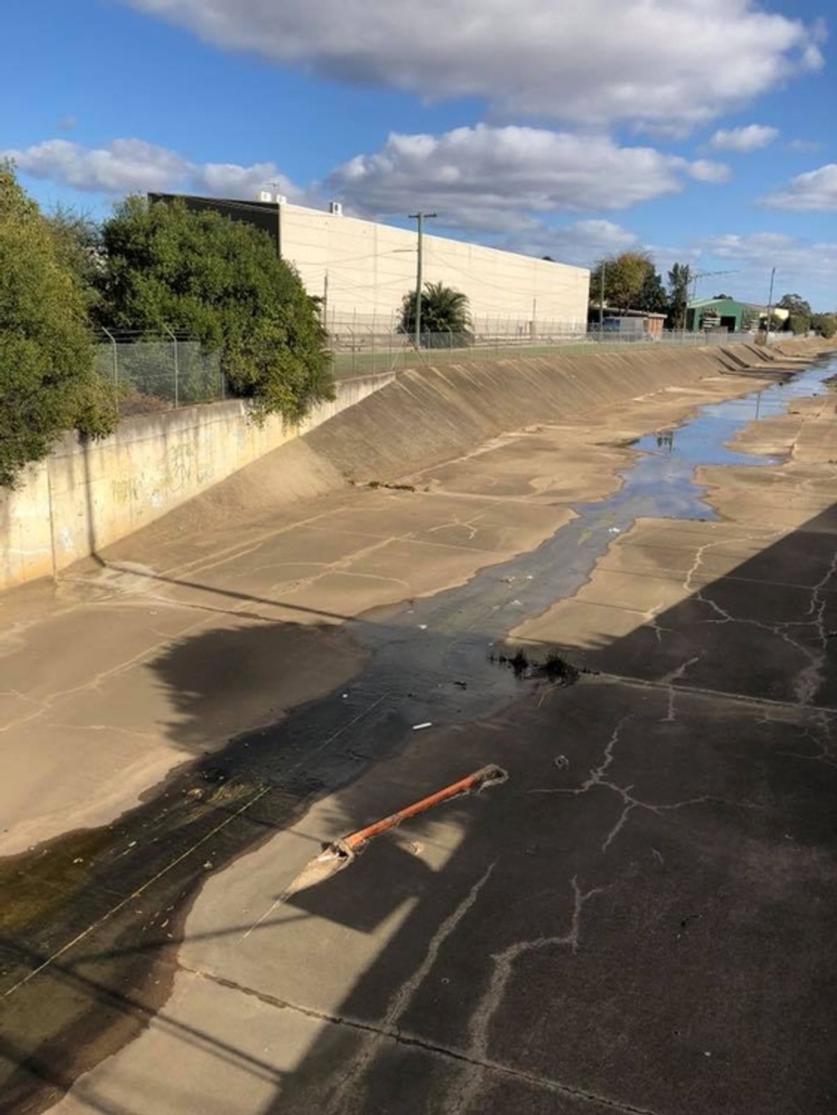 Bow Bowing Bank to Wall skate spot