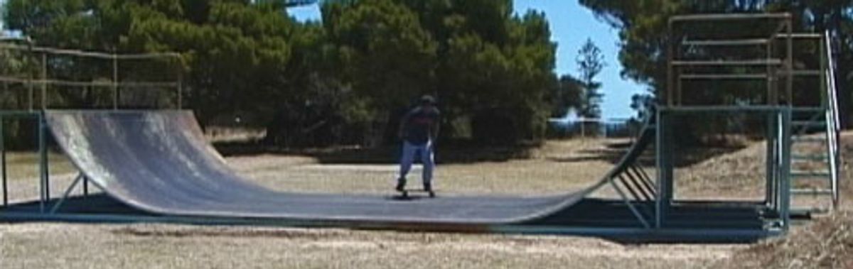 Taparoo Mini Ramp skatepark
