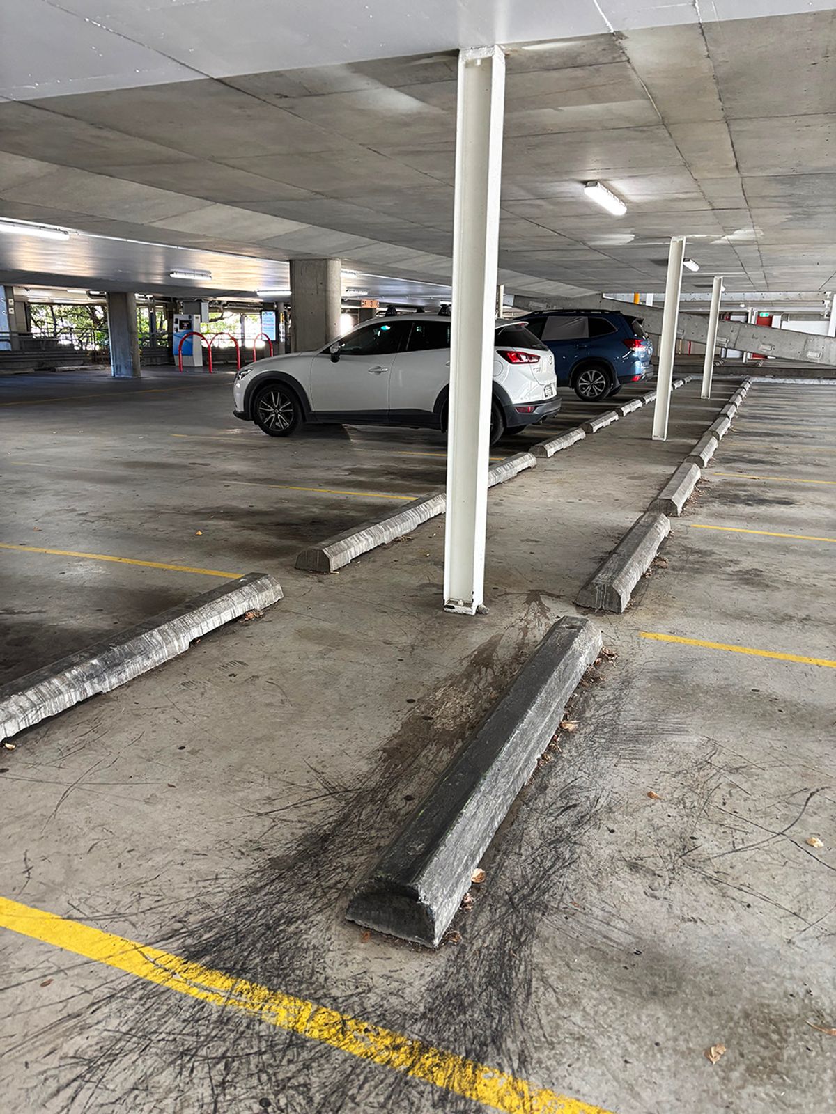Oxley St Carpark skate spot