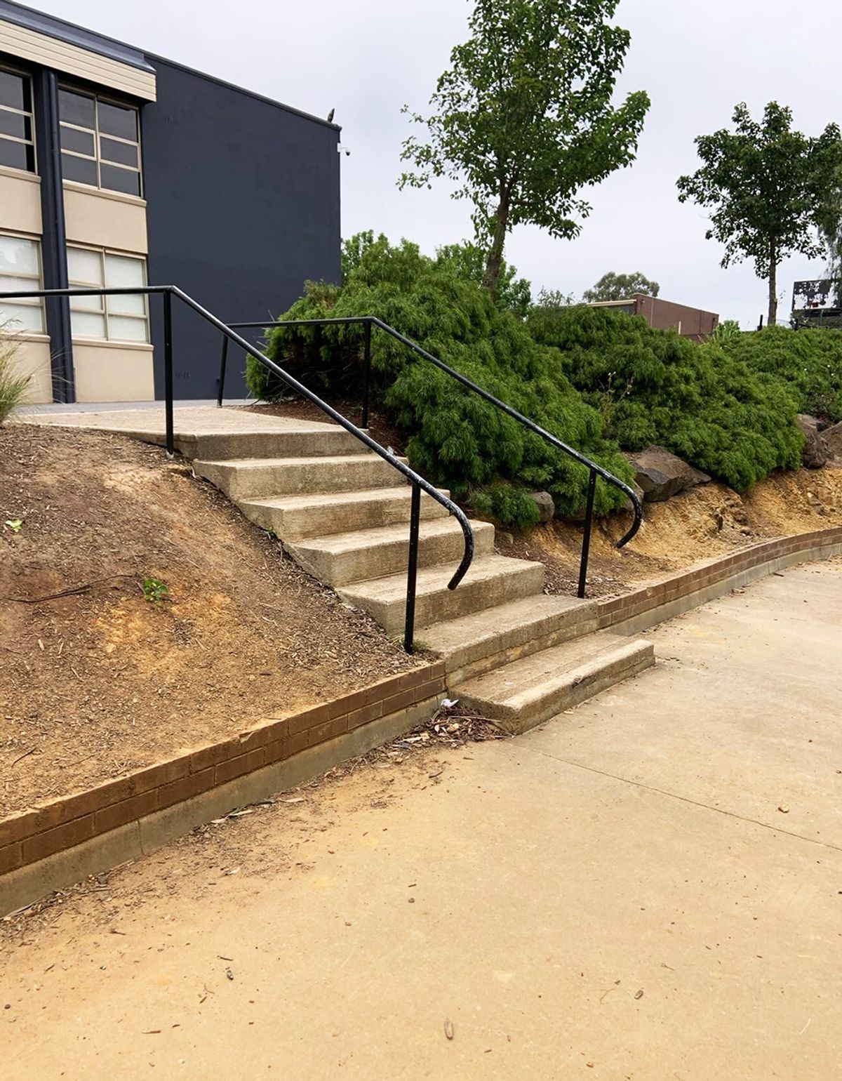 Parade Rail skate spot