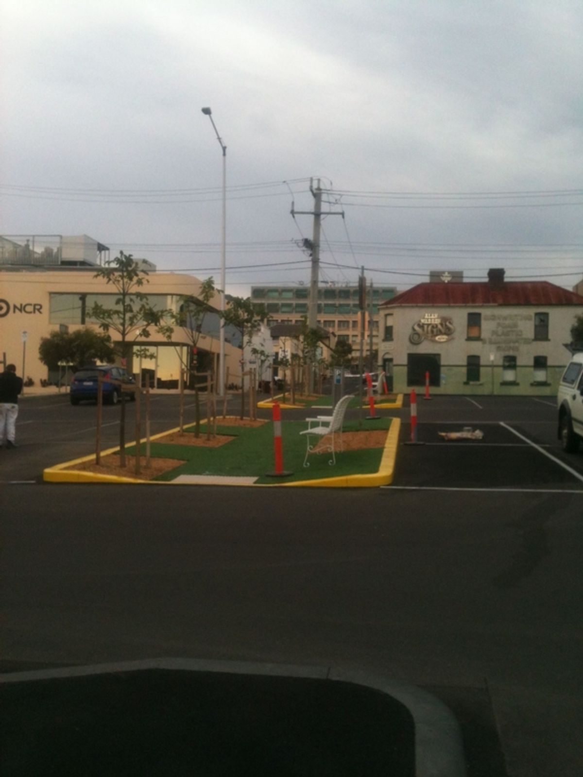 Alley Cats Curbs skate spot