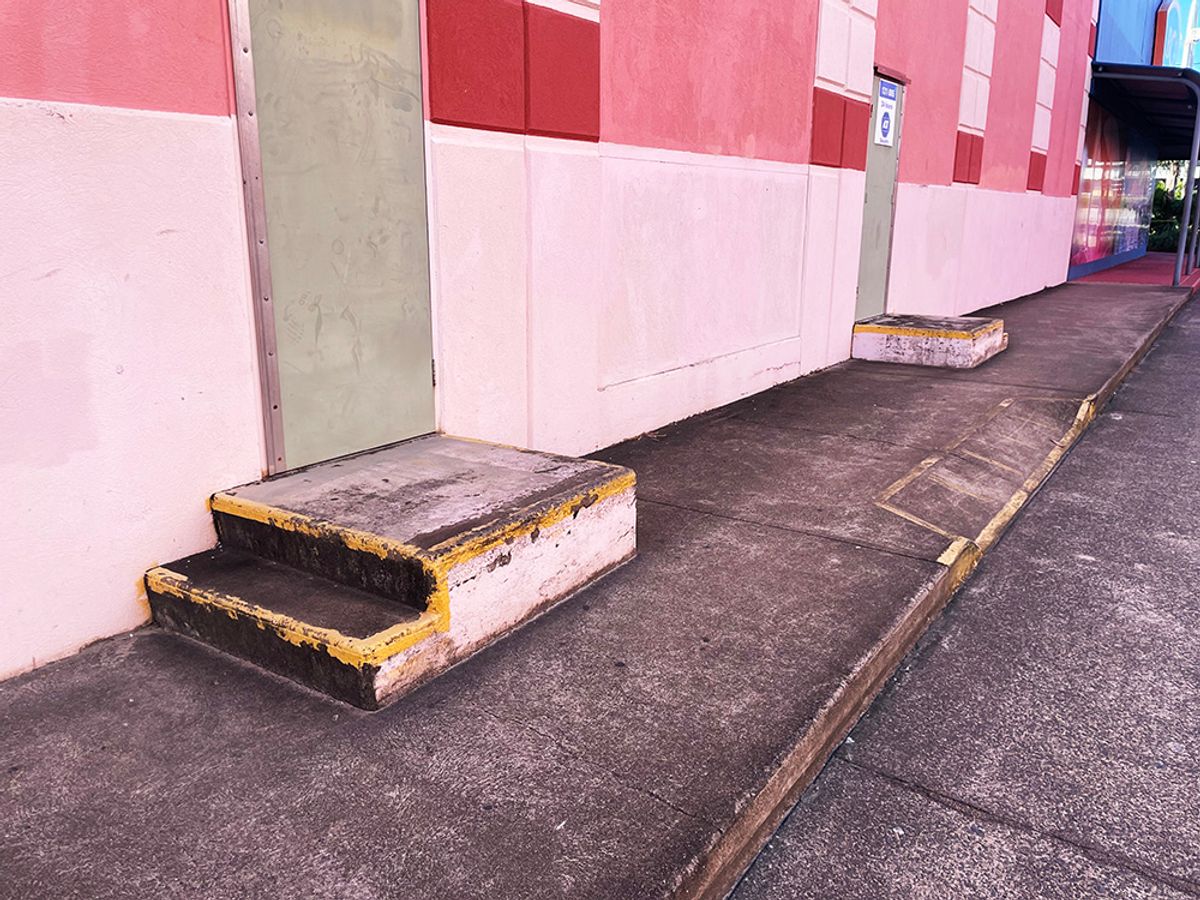 Pink Stoops skate spot