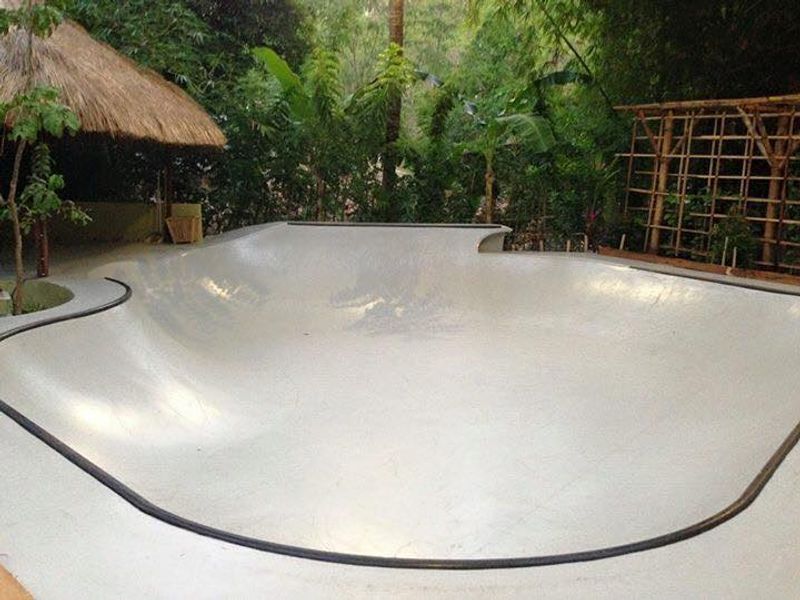 Pipes Hostel Bowl