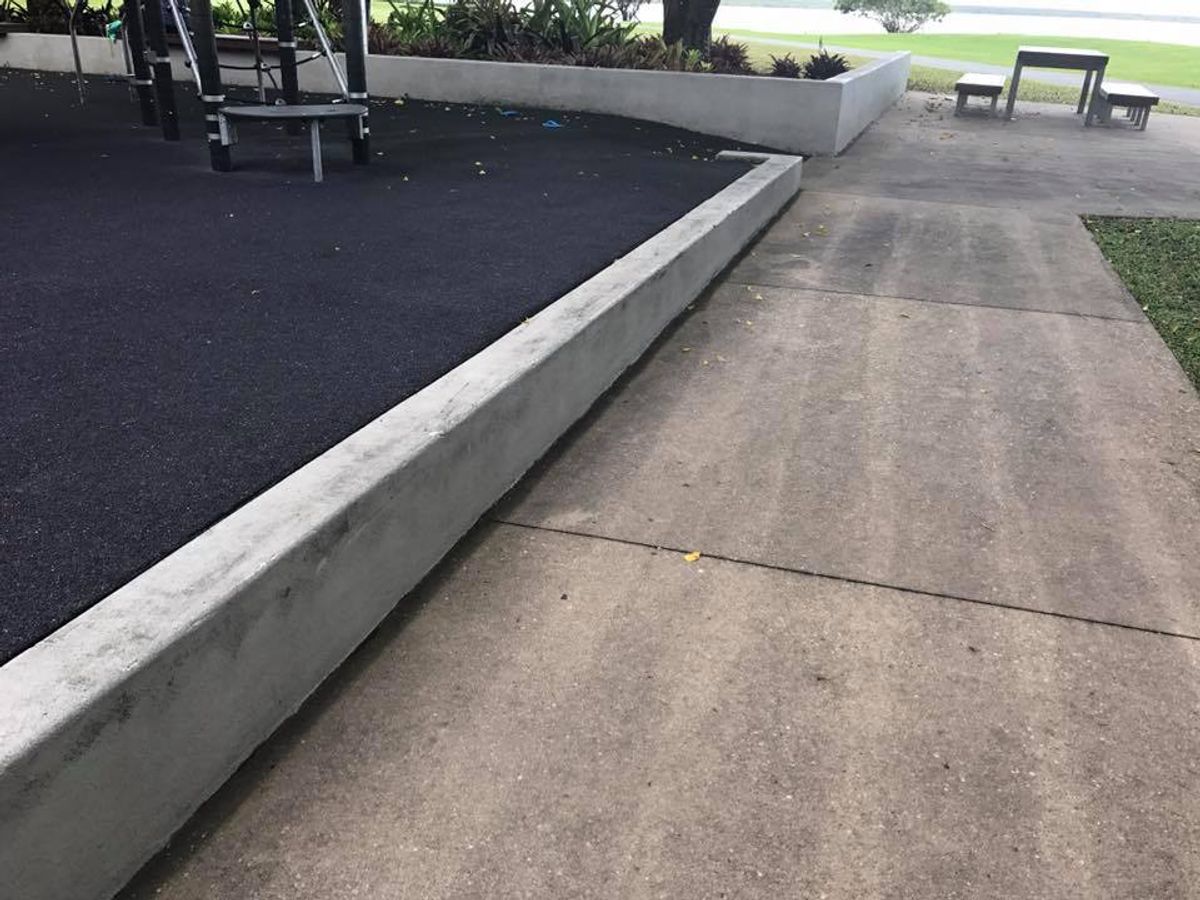 Playground Ledge skate spot