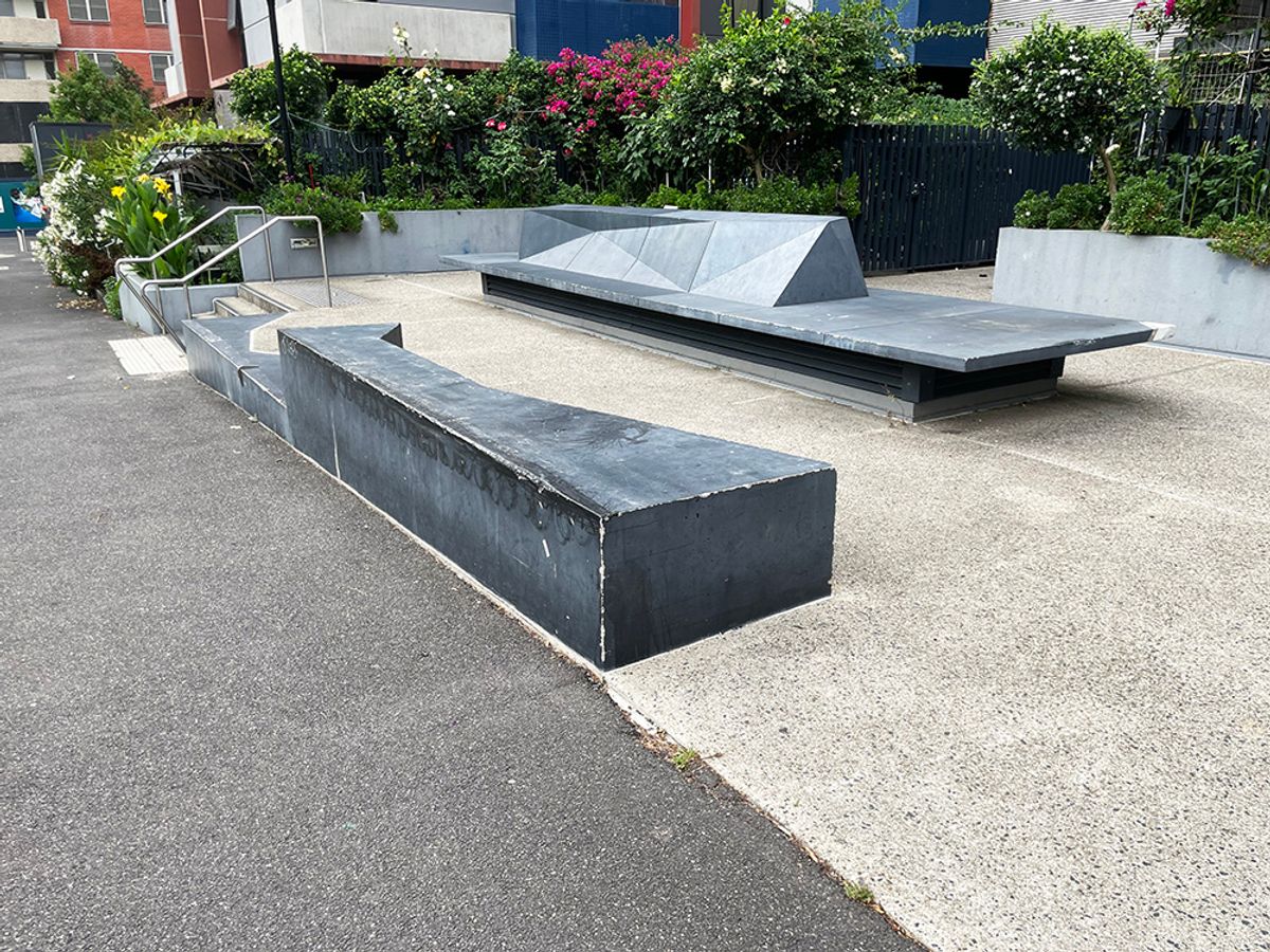 Station Street Ledge skate spot