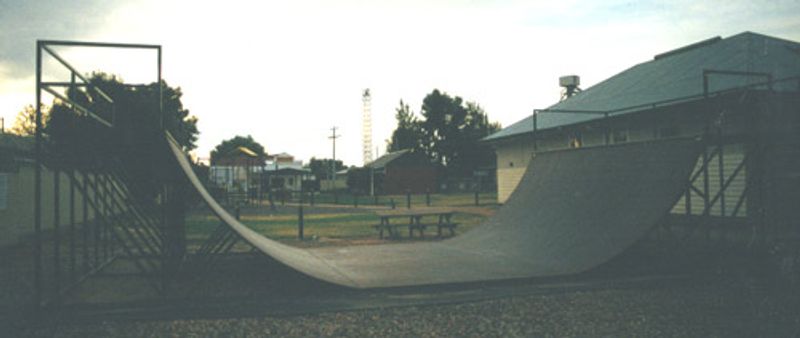 Pyramid Hill Mini Ramp