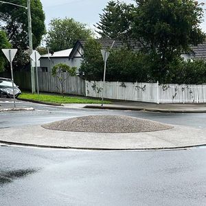 Queens St Roundabout