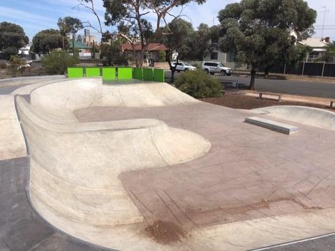 Rainbow New Park photo 2
