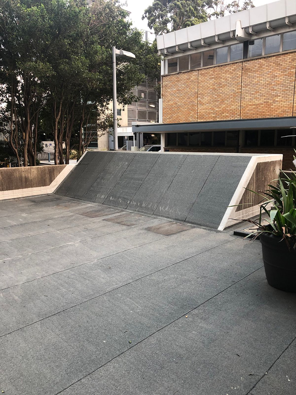 Uni Bank skate spot