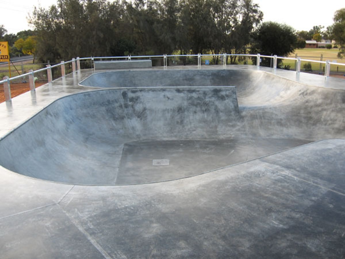 Red Cliffs Bowl skatepark