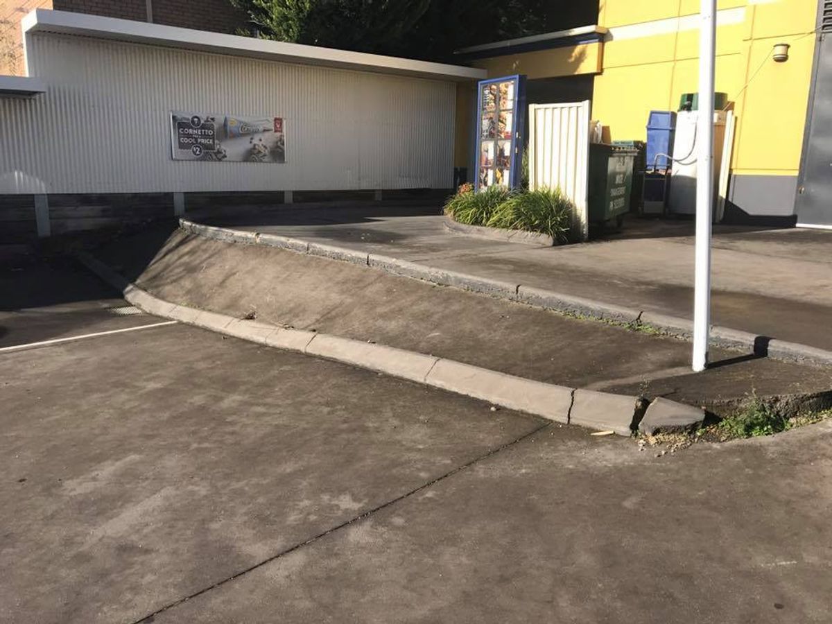 Red Rooter Bank skate spot
