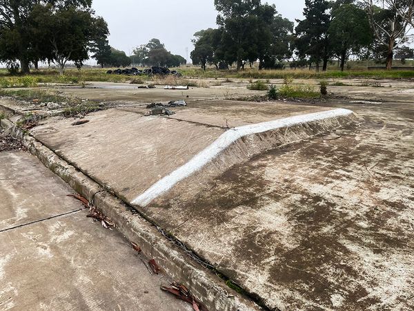 Refinery Curb