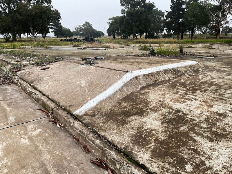Refinery Curb 