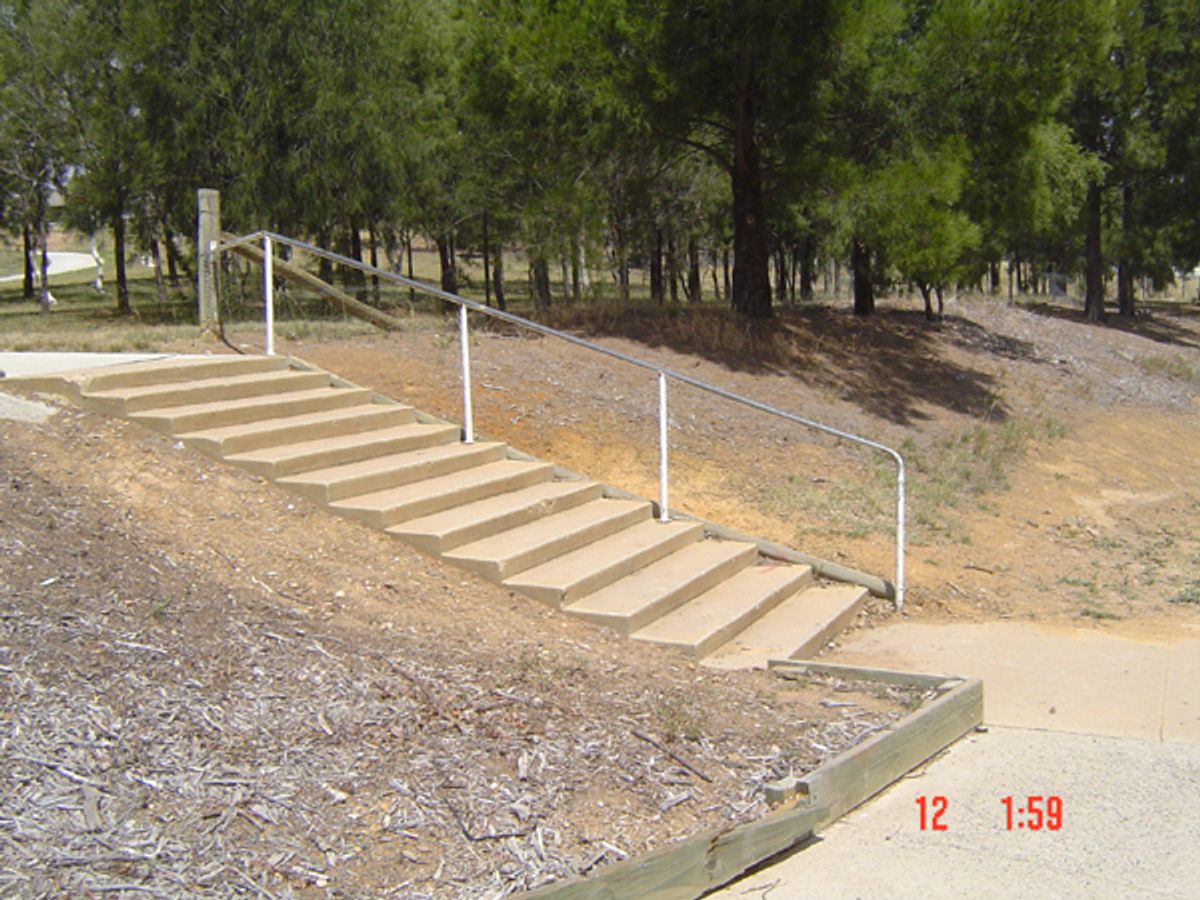 Resi Rail skate spot