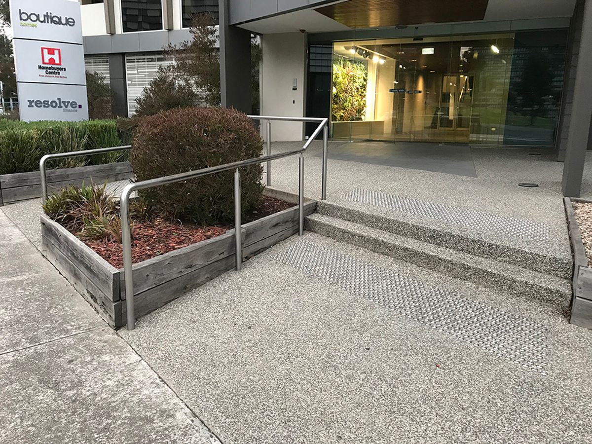 Resolve Outrail skate spot