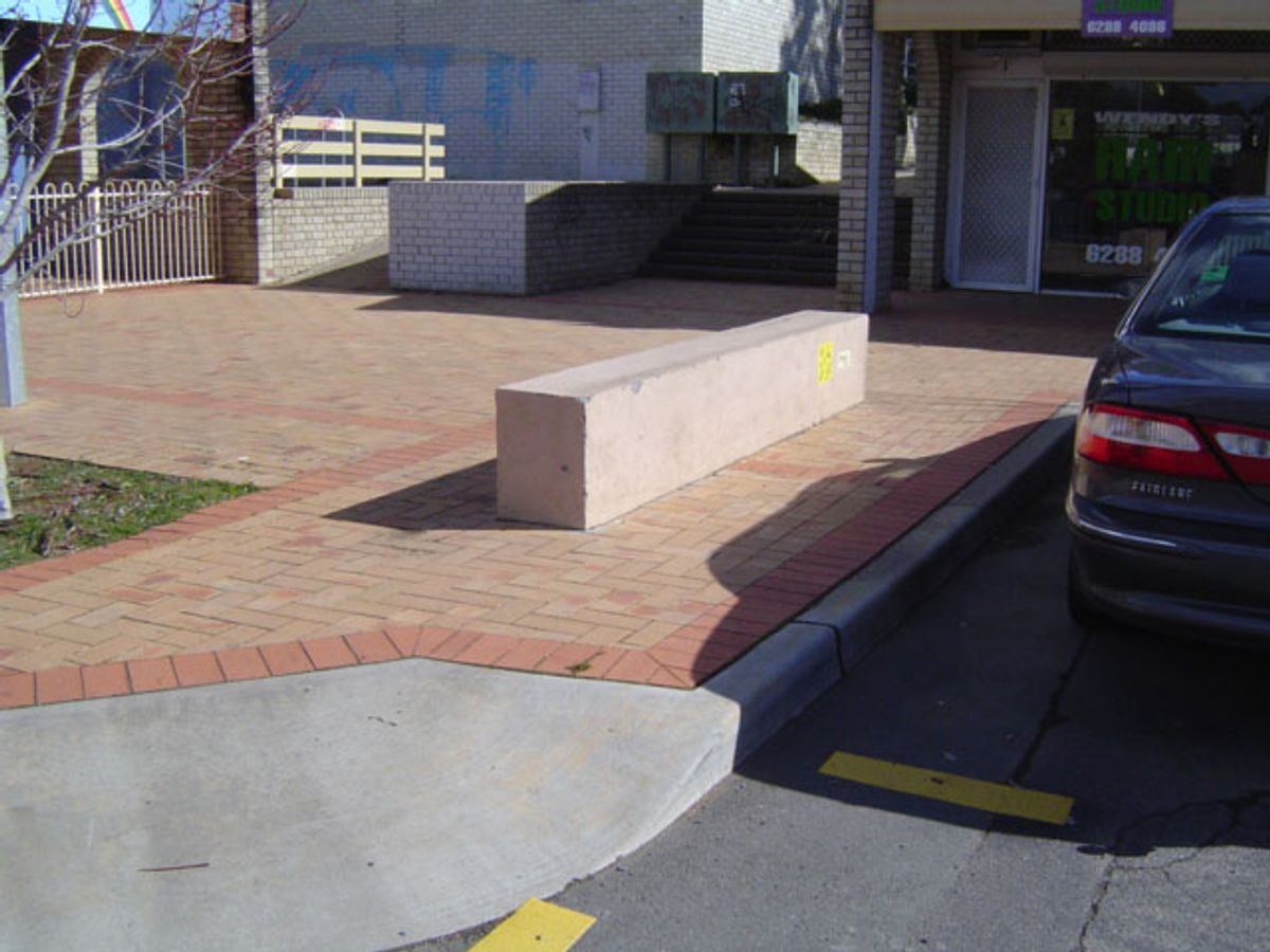 Rivett Shop Ledges skate spot