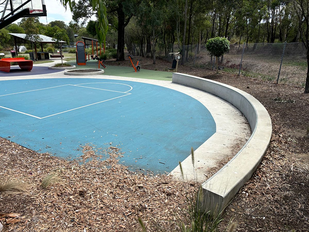 Riverwood Wetland Ledge skate spot