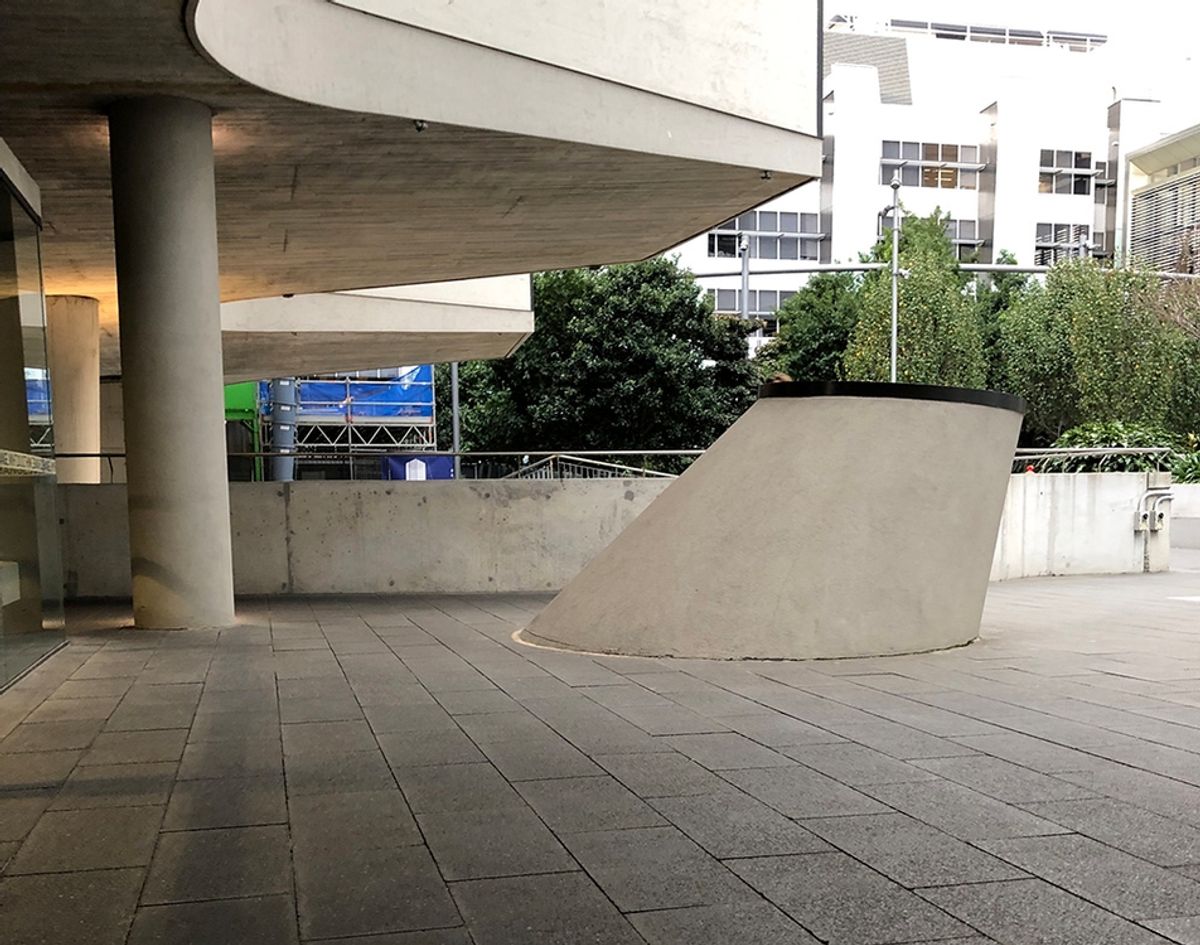 Uni Bank skate spot