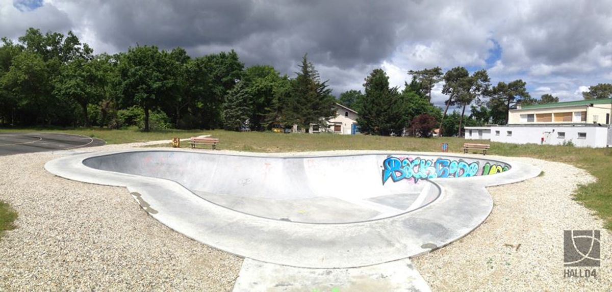Saint Medard En Jalles Bowl skatepark