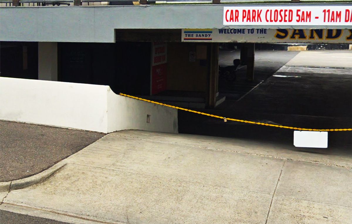 Sandy Hotel Hubba skate spot