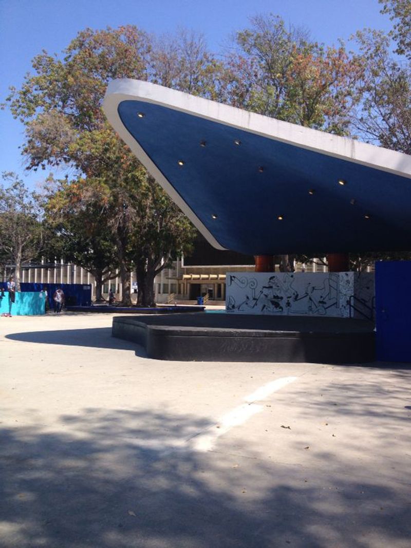Santa Monica Plaza