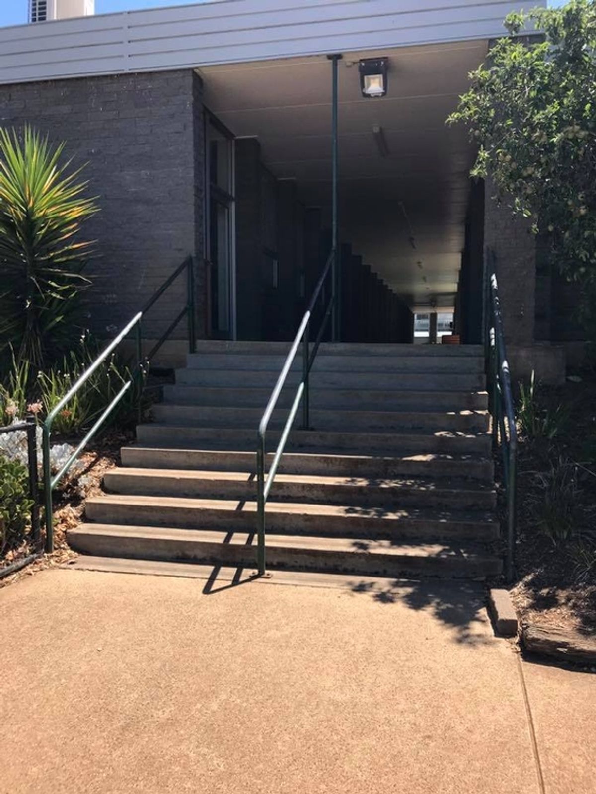 Secret School Rail skate spot