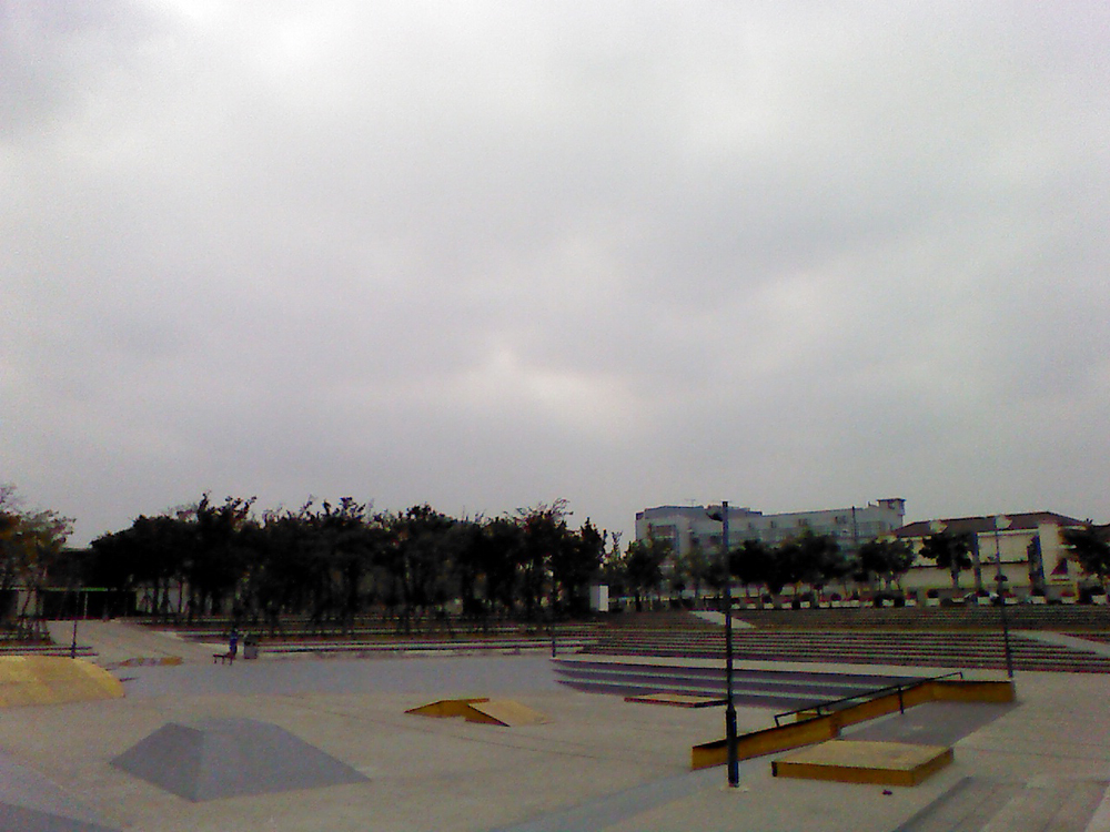 Middle Longhua Road Skatepark
