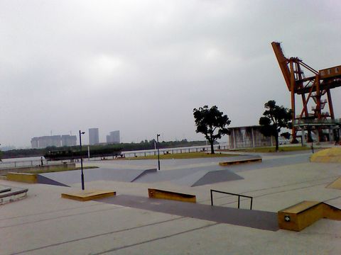 Middle Longhua Road Skatepark photo 2