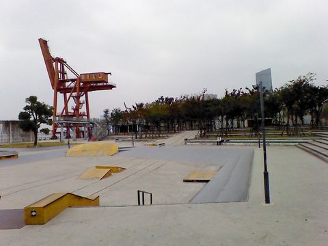 Middle Longhua Road Skatepark photo 3