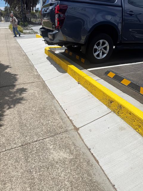 Railway Curb photo 3