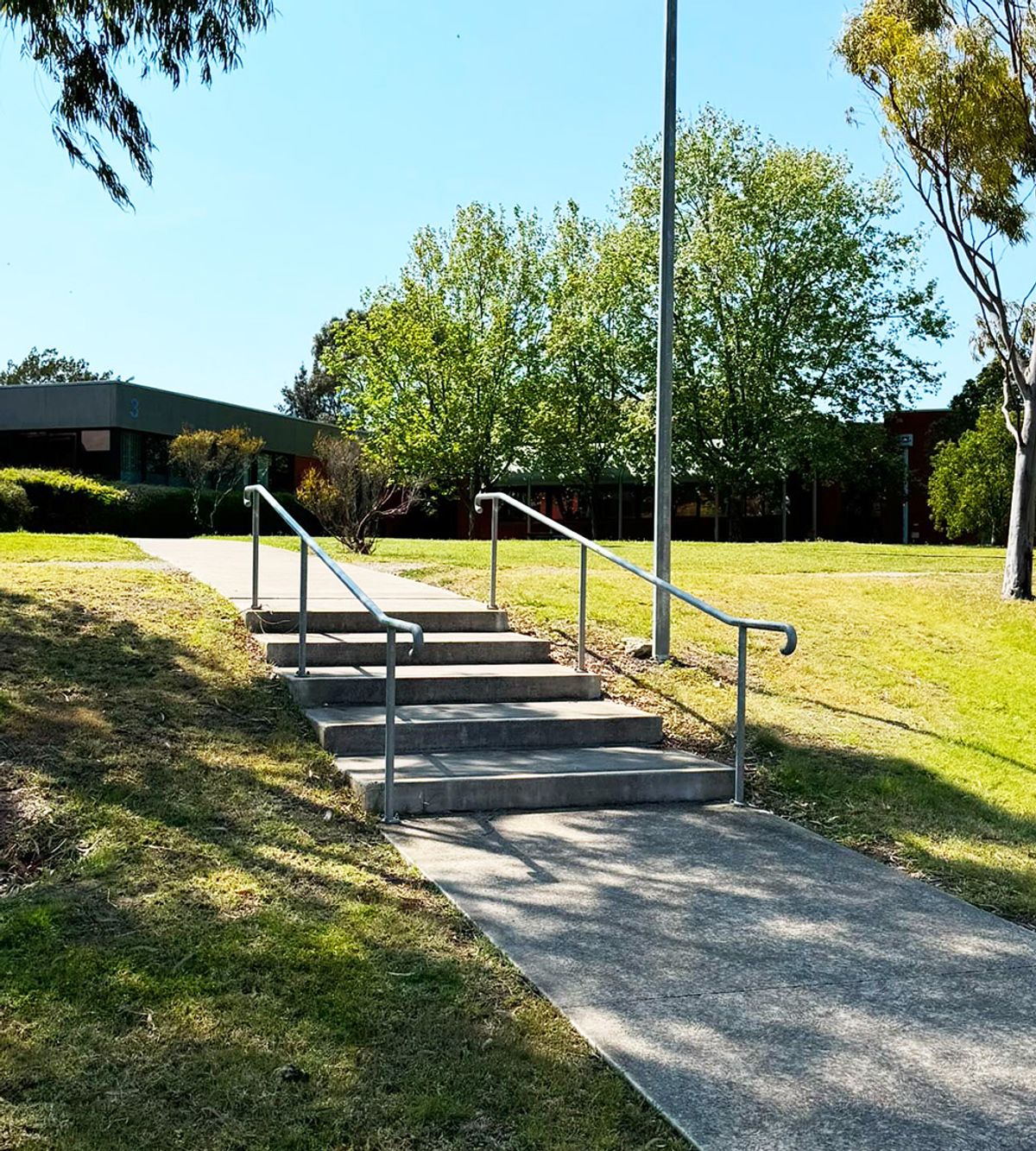 Vic Uni Rail skate spot