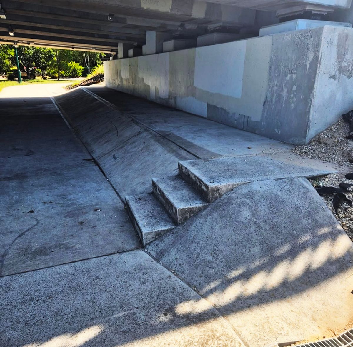 Stingray Creek Bank skate spot