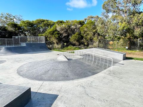 St Leonards Skatepark photo 4