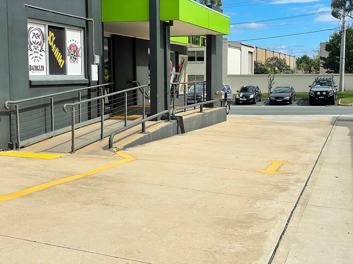 Straight Line Bars skate spot