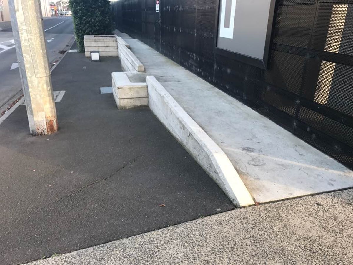 Sunshine Curb skate spot