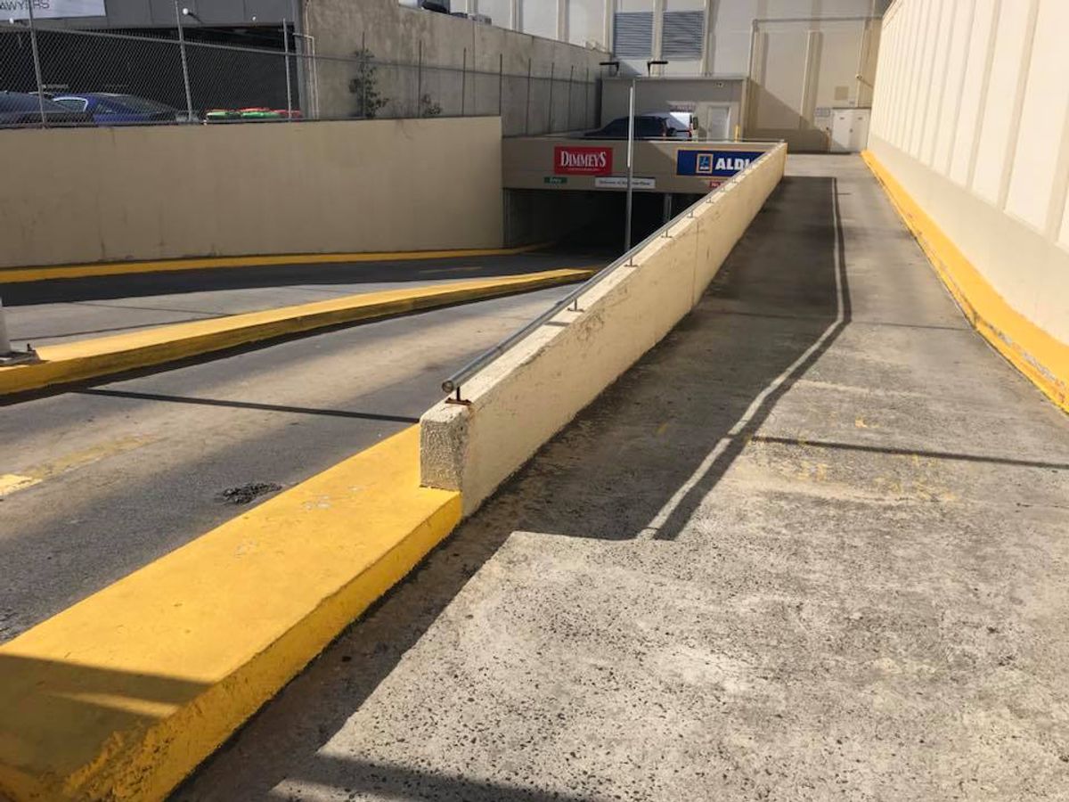 Sunshine Plaza Flat Bar skate spot