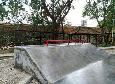 Taman Loang Baloq Skatepark photo 4