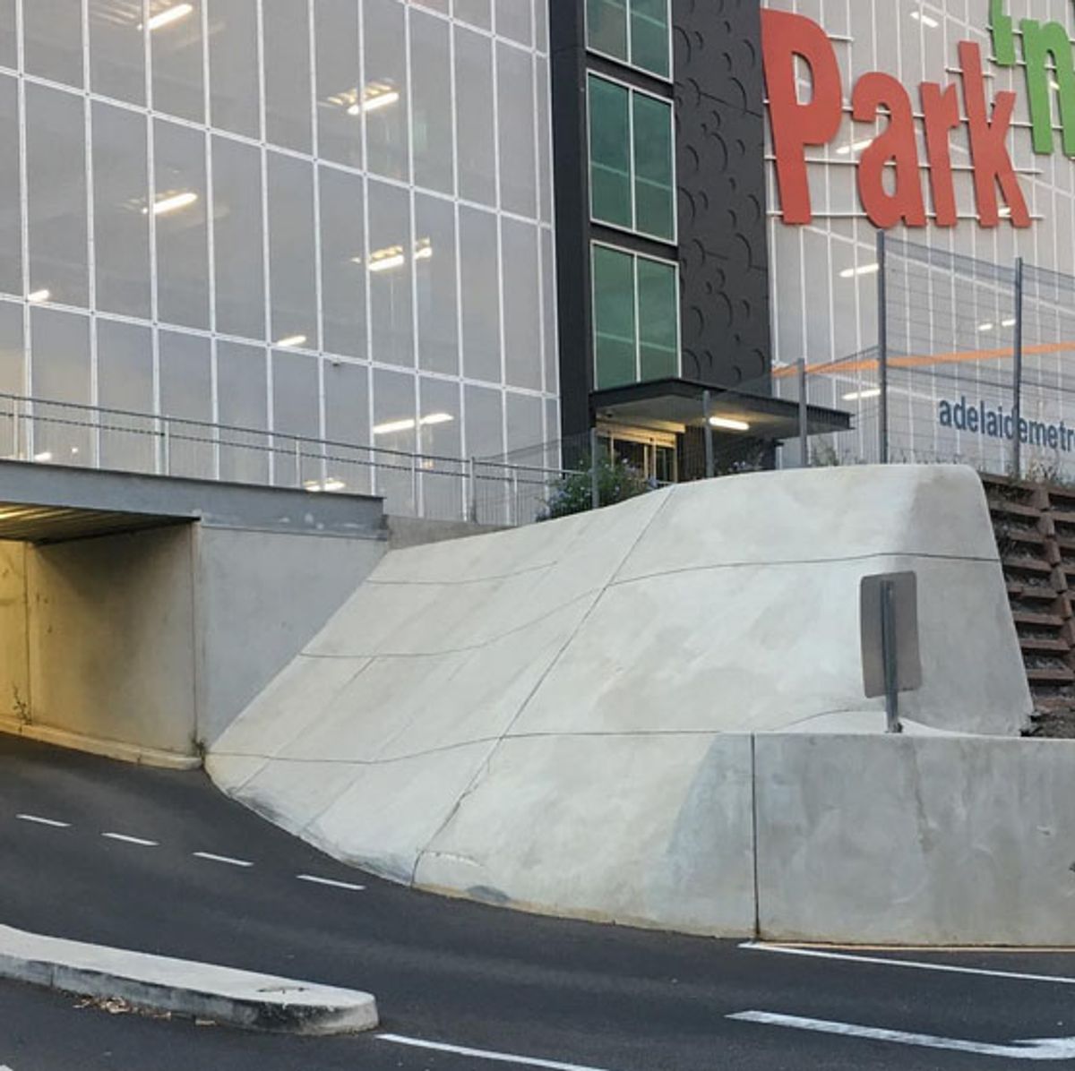 Tea Tree Plaza Bank skate spot