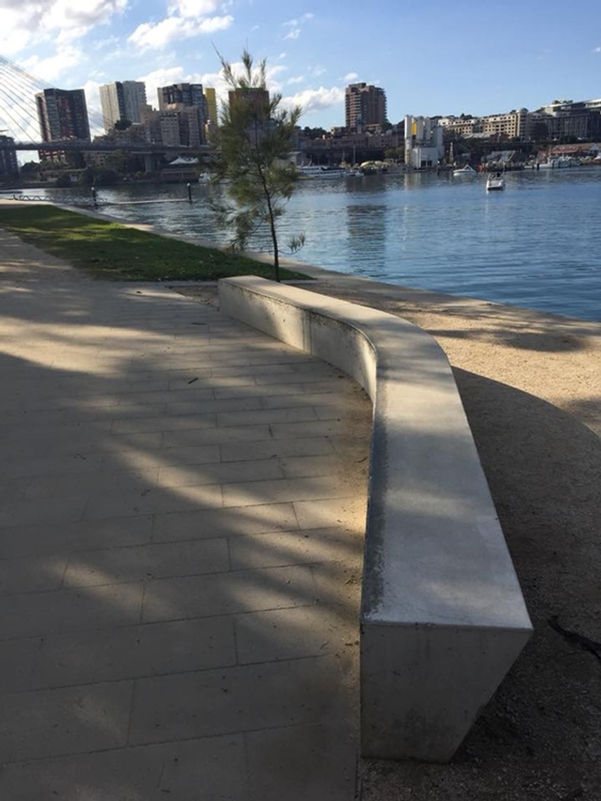 Thommo's Boomerang Ledge skate spot