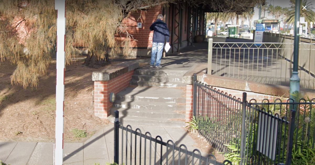 Beach St Out Ledge skate spot