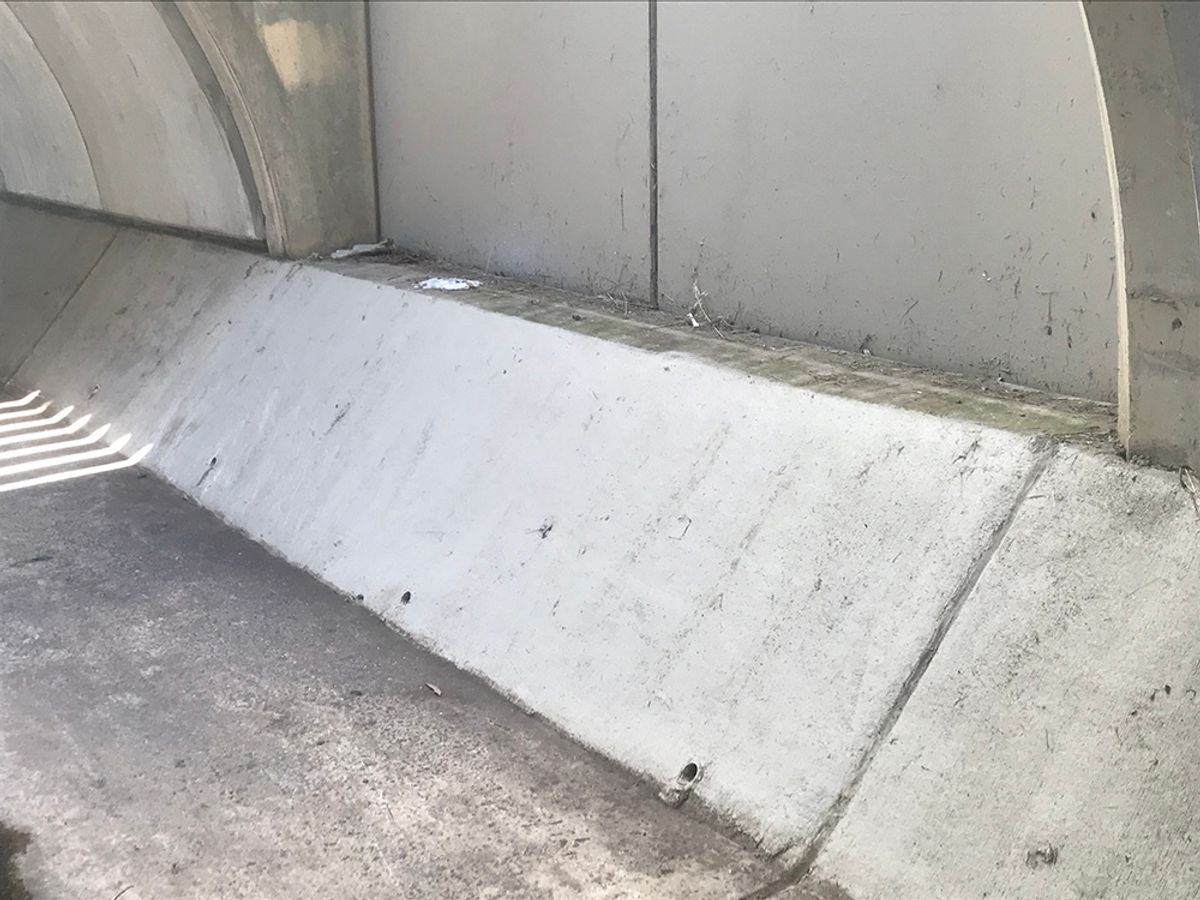Underpass Bank skate spot