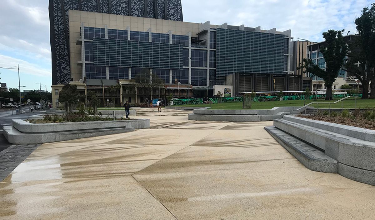 Uni Square skate spot