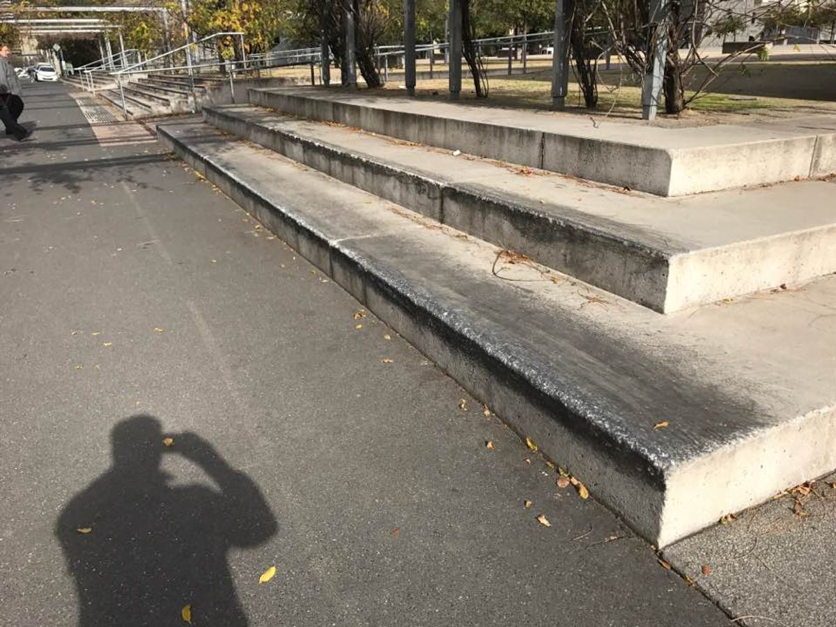 Uni Square Stairs skate spot