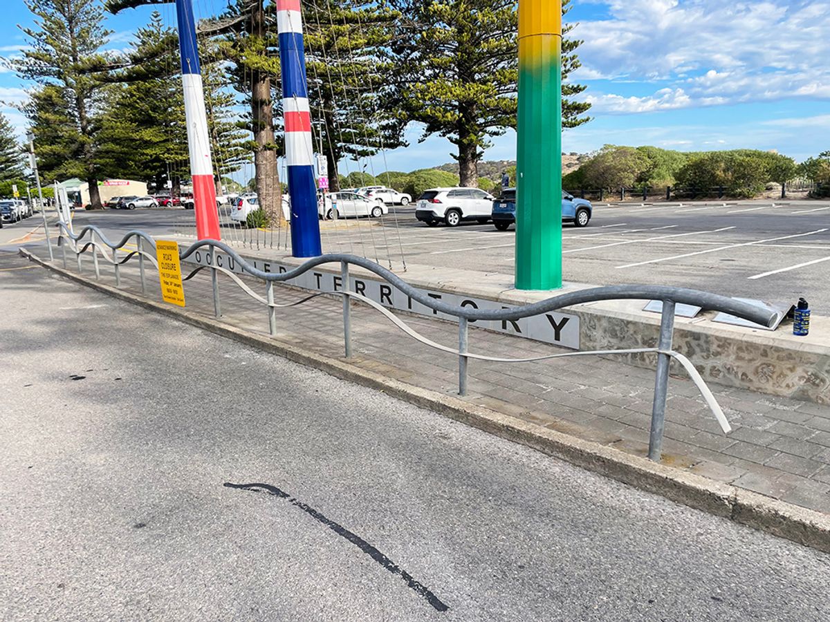 Vic Harbor Rainbow Rail skate spot