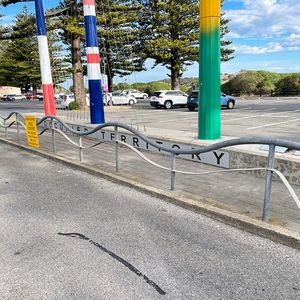 Vic Harbor Rainbow Rail