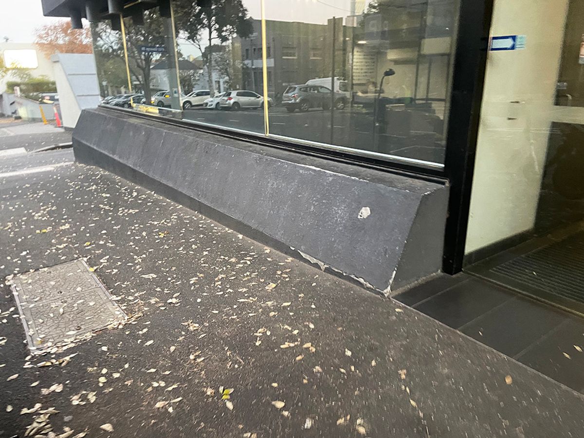 Villiers Bank skate spot
