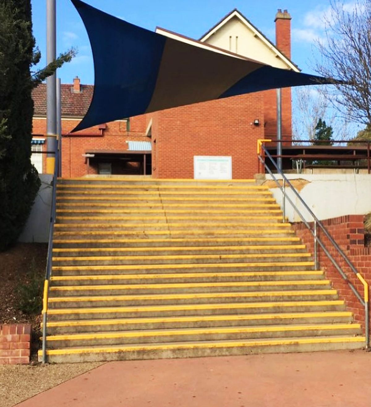 Wagga High Rail 1 skate spot